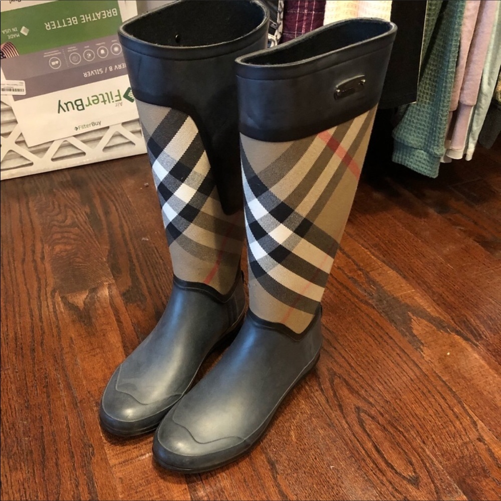 Burberry Boots Size 7